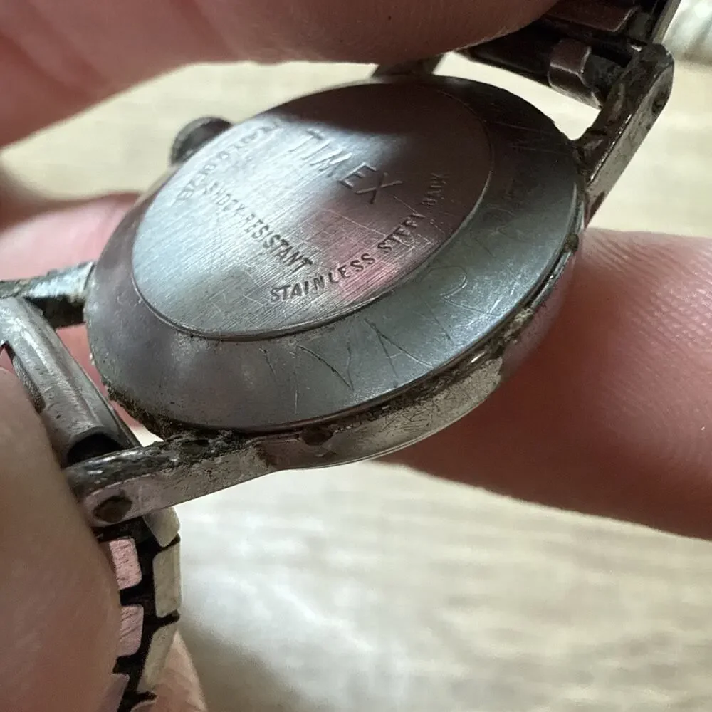 Vintage Timex Women’s silver vintage watch L2